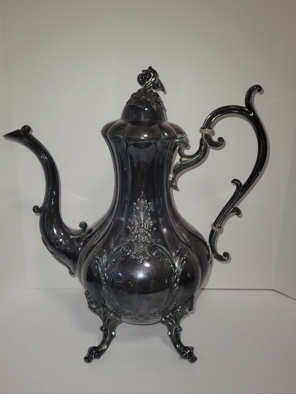 Vintage Reed And Barton Silver Teapot